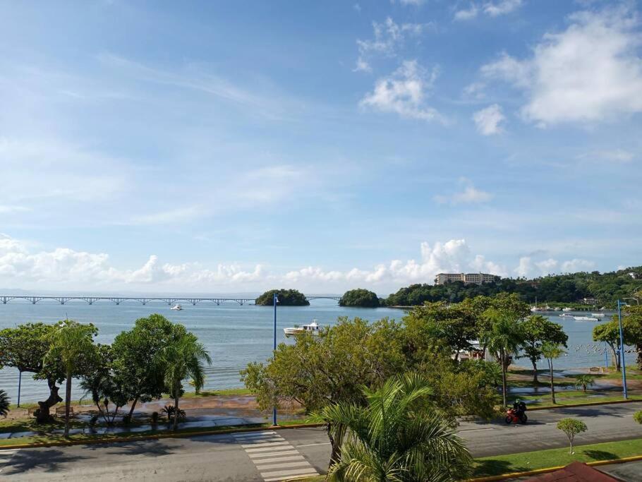 Indy'S Best Bay Frontview In Samana. Eksteriør billede